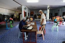 ทน.แม่สอด แจกเบี้ยยังชีพผู้สูงอายุและผู้พิการ ประจำเดือนกรกฎาคม 2564 