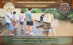 ดับเพลิงนครแม่สอด ดำเนินการตัดต้นไม้(ต้นโพธิ์) หักโค่น หลังวัดมณีไพรสณฑ์