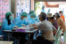 คลินิกชุมชนอบอุ่นเทศบาลนครแม่สอด ออกหน่วยฉีดวัคซีนป้องกันโควิด-19 ณ ที่ทำการชุมชนสองแคว1