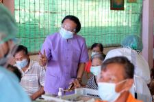 คลินิกชุมชนอบอุ่นเทศบาลนครแม่สอด ออกหน่วยฉีดวัคซีนป้องกันโควิด-19 ณ ที่ทำการชุมชนสองแคว1