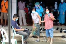 คลินิกชุมชนอบอุ่นเทศบาลนครแม่สอด ออกหน่วยฉีดวัคซีนป้องกันโควิด-19 ณ ที่ทำการชุมชนสองแคว1