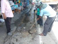 ออกเปลี่ยนฝาท่อระบายน้ำชำรุด บริเวณถนนสายบ้านทุ่ง