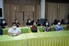 เทศบาลนครแม่สอดจัดการอบรมสาธิตการใช้งานชุดตรวจ Antigen test kit (ATK) ให้แก่ครูและบุคลากรทางการศึกษา 