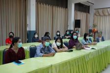 เทศบาลนครแม่สอดจัดการอบรมสาธิตการใช้งานชุดตรวจ Antigen test kit (ATK) ให้แก่ครูและบุคลากรทางการศึกษา 