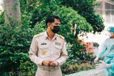 นายพีระ วงค์หมอ ผู้อำนวยการกองการศึกษา ลงพื้นที่ตรวจความเรียบร้อยในการตรวจเชื้อโคโรน่า-2019 ด้วยชุดตรวจ Antigen-Kit (ATK) ของนักเรียนระดับชั้น ป.1-ป-6 ภายในสถานศึกษาสังกัดเทศบาลนครแม่สอด