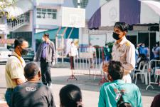 นายพีระ วงค์หมอ ผู้อำนวยการกองการศึกษา ลงพื้นที่ตรวจความเรียบร้อยในการตรวจเชื้อโคโรน่า-2019 ด้วยชุดตรวจ Antigen-Kit (ATK) ของนักเรียนระดับชั้น ป.1-ป-6 ภายในสถานศึกษาสังกัดเทศบาลนครแม่สอด