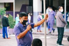 นายพีระ วงค์หมอ ผู้อำนวยการกองการศึกษา ลงพื้นที่ตรวจความเรียบร้อยในการตรวจเชื้อโคโรน่า-2019 ด้วยชุดตรวจ Antigen-Kit (ATK) ของนักเรียนระดับชั้น ป.1-ป-6 ภายในสถานศึกษาสังกัดเทศบาลนครแม่สอด