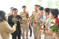 มท.1 ลงพื้นที่ชายแดนแม่สอด มอบเงินชดเชย เกษตรกรผู้ปลูกอ้อยผลิตเอทานอลและมอบบัตรประชาชนให้คนไทยพลัดถิ่น