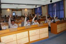 ประชุมเทศบาลนครแม่สอด สมัยสามัญ สมัยที่ 3 ประจำปี 2554 วันที่ 15 สิงหาคม 2554  เวลา 10.00 น. ณ ห้องประชุมสภาเทศบาลนครแม่สอด