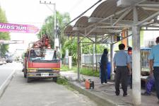 ทน.แม่สอด ซ่อมแซมศาลาริมทางหน้าโรงเรียนสรรพวิทยาคม