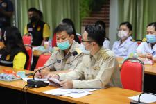 นายกเทศมนตรี มอบอุปกรณ์ป้องกันการแพร่ระบาดของโรคติดเชื้อโควิด-19