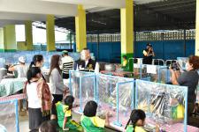 ทน.แม่สอด จัดประชุมคณะกรรมการศูนย์ปฏิบัติการควบคุมโรคเทศบาลนครแม่สอดและออกตรวจสถานประกอบการต่างๆและสถานศึกษาในเขตเทศบาล