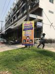 ทน.แม่สอด ติดป้ายประชาสัมพันธ์รณรงค์ให้ประชาชนที่มีสิทธิเลือกตั้ง ให้ไปใช้สิทธิเลือกตั้ง ทั้งนี้ทน.แม่สอดได้ติดป้ายประชาสัมพันธ์ตามจุดต่างๆโดยทั่วพื้นที่ในเขตเทศบาลฯ