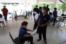 ทน.แม่สอด ร่วมกับ รพ.แม่สอด ให้บริการฉีดวัคซีนโควิด-19 เข็มที่ 2 