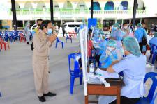 ทน.แม่สอด ร่วมกับ รพ.แม่สอด ร่วมให้บริการฉีดวัคซีนเคลื่อนที่ให้แก่ชาวต่างชาติในเขตเทศบาลนครแม่สอด 