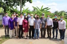 ทน.แม่สอด ลงพื้นที่สำรวจแก้ไขปัญหาน้ำท่วมขังในชุมชนวัดหลวง บริเวณหมู่บ้านถุงทอง
