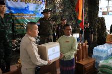 เทศบาลนครแม่สอดร่วมกับกองทัพภาค 3 มอบของช่วยน้ำท่วมสหภาพเมียนมา