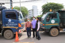 ทน.แม่สอด ลงพื้นที่ดำเนินการจัดเก็บขยะบริเวณใต้สะพานข้ามลำห้วยแม่สอด
