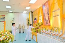 ทน.แม่สอด ร่วมพิธีถวายเครื่องราชสักการะ วางพานพุ่ม และจุดเทียนชัยถวายพระพรชัยมงคล