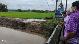 ทน.แม่สอด ลงพื้นที่ติดตามสถานการณ์น้ำในลำห้วยแม่สอดหลังมีฝนตกอย่างต่อเนื่อง