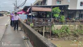 ทน.แม่สอด ลงพื้นที่ติดตามสถานการณ์น้ำในลำห้วยแม่สอดหลังมีฝนตกอย่างต่อเนื่อง