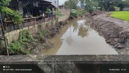 ทน.แม่สอด ลงพื้นที่ติดตามสถานการณ์น้ำในลำห้วยแม่สอดหลังมีฝนตกอย่างต่อเนื่อง