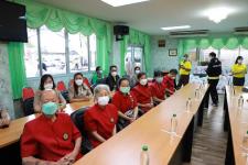 ทน.แม่สอด ร่วมกับ มูลนิธิสามัคคีการกุศลแม่สอด แจกถุงยังชีพแก่ ผู้อยากไร้ ผู้ด้อยโอกาส และผู้ประสบปัญหาทางสังคม ทั้ง 20 ชุมชน