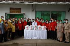 ทน.แม่สอด ร่วมกับ มูลนิธิสามัคคีการกุศลแม่สอด แจกถุงยังชีพแก่ ผู้อยากไร้ ผู้ด้อยโอกาส และผู้ประสบปัญหาทางสังคม ทั้ง 20 ชุมชน