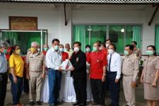 ทน.แม่สอด ร่วมกับ มูลนิธิสามัคคีการกุศลแม่สอด แจกถุงยังชีพแก่ ผู้อยากไร้ ผู้ด้อยโอกาส และผู้ประสบปัญหาทางสังคม ทั้ง 20 ชุมชน