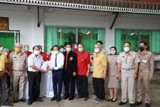 ทน.แม่สอด ร่วมกับ มูลนิธิสามัคคีการกุศลแม่สอด แจกถุงยังชีพแก่ ผู้อยากไร้ ผู้ด้อยโอกาส และผู้ประสบปัญหาทางสังคม ทั้ง 20 ชุมชน