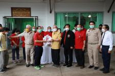 ทน.แม่สอด ร่วมกับ มูลนิธิสามัคคีการกุศลแม่สอด แจกถุงยังชีพแก่ ผู้อยากไร้ ผู้ด้อยโอกาส และผู้ประสบปัญหาทางสังคม ทั้ง 20 ชุมชน