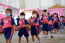 นายกเทศมนตรีนครแม่สอด ตรวจเยี่ยมการตรวจสุขภาพเด็กนักเรียน โรงเรียนเทศบาลวัดดอนแก้ว ประจำปี 2565