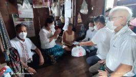ทน.แม่สอด ลงพื้นที่เยี่ยมเยือนผู้สูงอายุและผู้ป่วยติดเตียง ชุมชนมณีไพรสณฑ์ ในเขตเทศบาลนครแม่สอด
