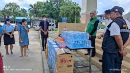 ทน.แม่สอด มอบสิ่งของอุปโภค บริโภค ช่วยเหลือผู้ประสบอุทกภัยในพื้นที่จังหวัดตาก