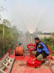 ทน.แม่สอด ดำเนินการฉีดล้างถนนและพ่นละอองน้ำ เพื่อลดปัญหาฝุ่นละออง (PM2.5) เขตเทศบาลนครแม่สอด