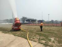ทน.แม่สอด ดำเนินการฉีดล้างถนนและพ่นละอองน้ำ เพื่อลดปัญหาฝุ่นละออง (PM2.5) เขตเทศบาลนครแม่สอด