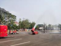ทน.แม่สอด ดำเนินการฉีดล้างถนนและพ่นละอองน้ำเพื่อลดปัญหาฝุ่นละออง (PM2.5) เขตเทศบาลนครแม่สอด