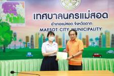 ทน.แม่สอด มอบใบประกาศเกียรติบัตร ผู้ผ่านการฝึกประสบการณ์ ด้านการแพทย์และสาธารณสุข คลินิกชุมชนอบอุ่นเทศบาลนครแม่สอด