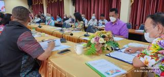 ทน.แม่สอด จัดประชุมสรุปผลการสำรวจและประเมินความจำเป็นเร่งด่วนแก่ผู้ประสบปัญหาทางสังคมในเขตเทศบาลนครแม่สอด