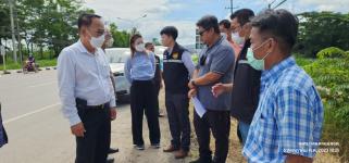 ทน.แม่สอด ร่วมกับอบจ.ตาก ลงพื้นที่สำรวจวางแผนการขุดลอกร่องระบายน้ำบริเวณถนนสายเอเชีย (สระบัว)