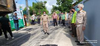 ทน.แม่สอด ลงพื้นที่ตรวจความเรียบร้อยโครงการก่อสร้างปรับปรุงเสริมผิวจราจรแอสฟัลท์ติกคอนกรีต พร้อมยกฝาท่อระบายน้ำ ถนนชุมชนประชารักษ์และถนนชุมชนสักทอง