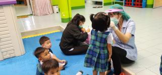ทน.แม่สอด ลงพื้นที่ตรวจสุขภาพเบื้องต้นเด็กก่อนวัยเรียนศูนย์พัฒนาเด็กเล็กโรงเรียนวัดมณีไพรสณฑ์