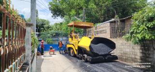 ทน.แม่สอด ลงพื้นที่ติดตามเรียบร้อยการก่อสร้างปรับปรุงเสริมผิวจราจรลาดยางแอสฟัลท์ติก ชุมชนสักทอง