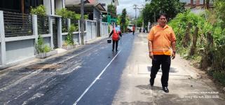 ทน.แม่สอด ลงพื้นที่ติดตามเรียบร้อยการก่อสร้างปรับปรุงเสริมผิวจราจรลาดยางแอสฟัลท์ติก ชุมชนสักทอง