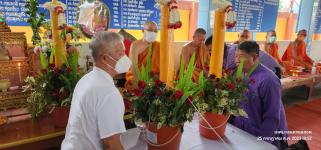 ทน.แม่สอด ร่วมพิธีถวายเทียนจำนำพรรษา ชมรมผู้สูงอายุเทศบาลนครแม่สอด