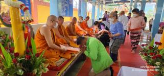 ทน.แม่สอด ร่วมพิธีถวายเทียนจำนำพรรษา ชมรมผู้สูงอายุเทศบาลนครแม่สอด