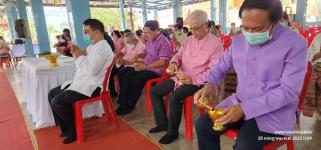 ทน.แม่สอด ร่วมพิธีถวายเทียนจำนำพรรษา ชมรมผู้สูงอายุเทศบาลนครแม่สอด