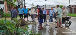 ทน.แม่สอด ลงพื้นที่สำรวจจุดน้ำท่วมขัง และเฝ้าระวังติดตามสถานการณ์ เตรียมพร้อมหลังฝนตกอย่างต่อเนื่อง
