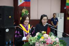จัดพิธีมอบวุฒิบัตรให้แก่ผู้สำเร็จการศึกษา “วิชชาลัยสูงวัยนครแม่สอด” 