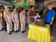ทน.แม่สอด ร่วมพิธีมอบสิ่งของพระราชทาน มูลนิธิราชประชานุเคราะห์  ในพระบรมราชูปถัมภ์ ให้แก่นักเรียนทุนพระราชทาน 